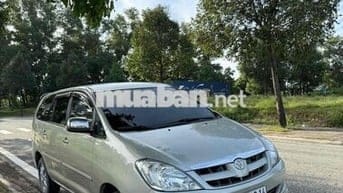 Toyota Innova 2006 G - 300000 km