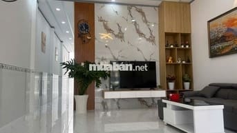 Bán nhà mới mua cho người nhà từ nước ngoài về ở nhưng chưa về được