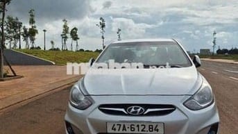 Hyundai Accent 2012, số tự động
