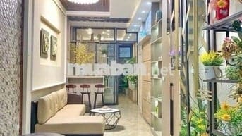 Bán nhà 50m2×5T NGUYỄN VĂN CỪ, LB, LÔ GIÁO VIÊN, Mt KHỦNG,  NGÕ Ô TÔ