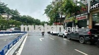 MẶT PHỐ PHẠM VĂN ĐỒNG 6 TẦNG THANG MÁY - NGAY NGÃ TƯ ĐÈN XANH ĐỎ PVD