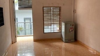 Cho nữ thuê phòng nguyên lầu 3, lối đi riêng (cách đường chính 30m)