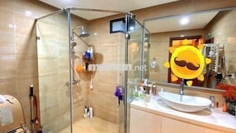 Nhà đẹp 5 tầng ,xây chắc chắn ,dt 93m ,mặt 7m,dài 13,2m ,đường rộng 4m