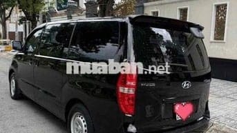Hyundai Starex tự động nhập hàn Quốc rất mới.
