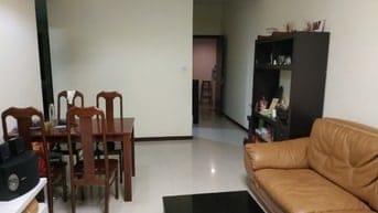 Cần bán căn chung cư Đặng Văn Ngữ dt: 80m2, 2PN, giá: 4,2 tyrm sh