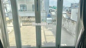 Phòng máy lạnh 27m2, tầng bốn, sân rộng BBQ