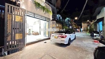 Xe Hơi Đậu Trước Nhà 2 Mặt Tiền Hẻm Thông Ra Nhiều Đường