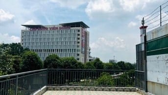 Mặt tiền nội bộ ngay công viên phần mềm Quảng Trung ngang 5,5m 4 tầng 