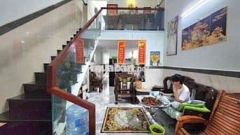 Nhà đúc lững đẹp như mới 3.8x18m Shr cách Bv Hóc Môn chỉ vài bước chân