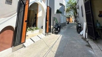 Biệt thự phố . Nở hậu . Không gian ấm cúng . Nội thất sang trọng 