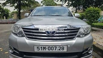 Toyota Fortuner 2.7 AT đăng ký t8/2015, mới 90%