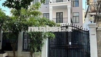 Villa hồ bơi 5PN Full nội thất cao cấp , Bình Thuận , Quận 7