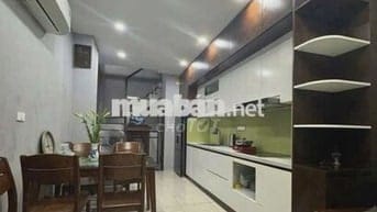 Nhà đẹp 5T Cầu Giấy, DT 30m2, thoáng, ô tô tránh , tặng full nội thất