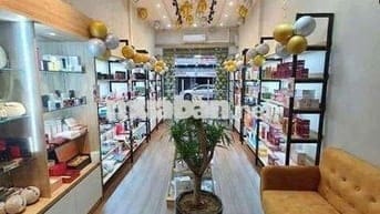 Cho thuê nhà 4 tầng mặt tiền Lê Độ ngay trung tâm