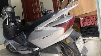 Honda SCR Lead FI chạy bốc
