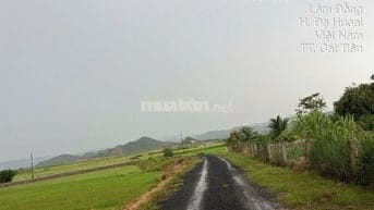Đất vuông vức, có sẵn thổ cư, sổ hồng ri��ng chính chủ