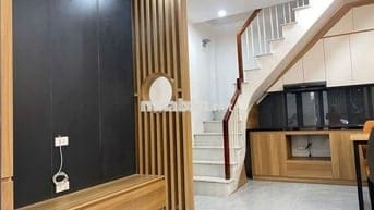 Bán Nhà Bạch Đằng 22M x 4T,MT: 4,3M Giá 5,8 Tỷ.Full nội thất, 30m ô tô