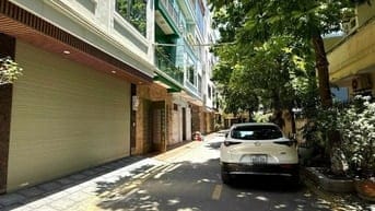 Bán nhà Hoàng Quốc Việt 55m2, 5 tầng, thang máy, phân lô, ô tô ra vào