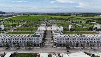 Chủ đang kẹt tiền ngân hàng ra gấp lô 90m2 2,45 tỷ sát công viên . SHR