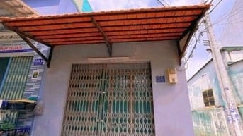 Bán nhà cấp 4, 2 mặt tiền kinh doanh, khu dân cư sầm uất, đường ô tô