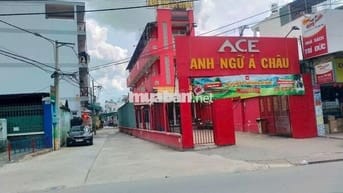 Nhà 4 phòng ngủ.kế bên trường Kim Đồng.mới sạch sẽ