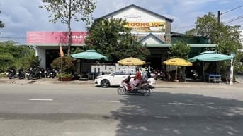cần bán nhà mặt tiền gốc, đang hoạt động kinh doanh