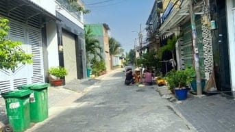 Chủ cần bán gấp nhà cấp 4 hẻm 1 sec Lê Văn Qưới, 5m x 30m,nở hậu 5.17m