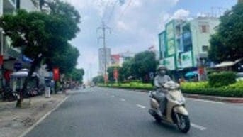 Bán nhà cấp 4,SHR, mặt tiền Lạc Long Quân, P5, Q11.DT: 5x21, giá:22 tỷ