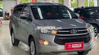 Toyota Innova 2.0E số sàn 2019 màu bạc xe gia đình
