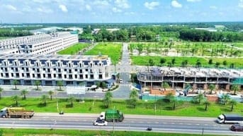 cần bán gấp lô 100m2 giá 2ty65, Đối diện công viên STC long thành .SHR