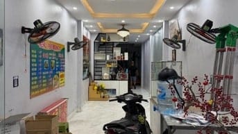 MẶT PHỐ Ô TÔ TẢI TRÁNH - KINH DOANH - ĐƯỜNG THÔNG- TT NGỌC THUỴ. 8.9 T