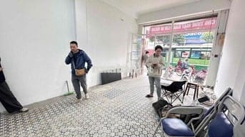 Cho thuê MBKD tự do rộng 40m2 mặt tiền đường Khánh Hội