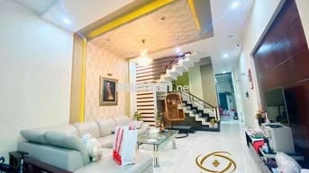 Cho THUÊ nhà nguyên căn 1T2L đầy đủ nội thất ngay Song Ngữ Lạc Hồng