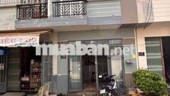 Nhà ở KDC, đường nhựa 5m cách cầu lớn hóc môn 4km