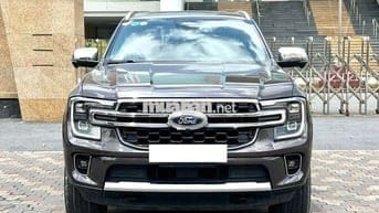 Everest 2024 Titanium 2 cầu - XUẤT HOÁ ĐƠN CÔNG TY