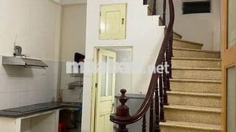 Nhà 2 tầng mới, lối đi riêng biệt. Tổng DT: 40m.