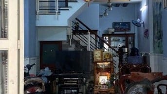 Cần bán căn nhà nhỏ hẻm ô tô 1 trệt 1 lầu sát chợ gần Aeon Tân Phú 