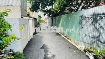 BÁN ĐẤT TẶNG NHÀ SÁT MT ĐƯỜNG HXH 120M2 FULL NỘI THẤT XÁCH VALI VÔ Ở