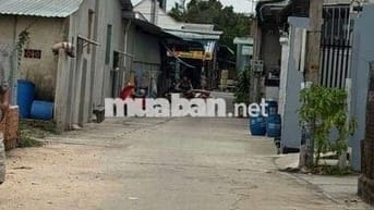 Ban đat phuong binh nham duong nguyen chi thanh vao 20m..xe tai chay