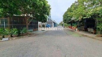 Bán đất KDC Bến Lức, 140m2/1,6 tỷ. Sổ sẵn. Em có nhận ký gửi nhà đất ạ