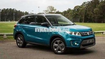 Ô tô Suzuki Vitara 5 chỗ màu xanh ngọc