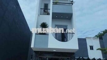 Nhà 1 trệt 2 lầu SHR đối diện công viên