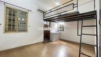 Phòng thường có gác và máy lạnh