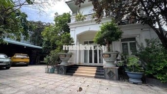 Cho Thuê Biệt Thự Sân Vườn Mặt Tiền Nguyễn Đức Thuận Hiệp Thành
