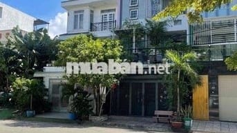 Nhà 3 lầu ngang 4 dai 20, 4 PN, 4WC giá 13tr,đối diện công viên, BT