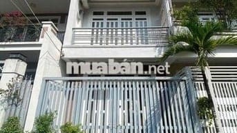 Nhà trệt lầu có sân thượng hẻm đường CMT8 gần bệnh viện Phụ Sản