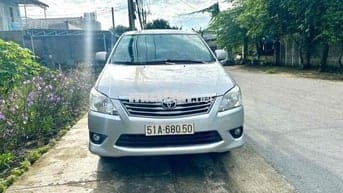 Toyota Innova 2014 2.0E - 100000 km