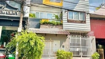 Biệt Thự : Full Nội Thất Cao Cấp , 3 Tầng Mới Đẹp