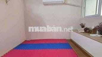 Gấp Gấp em gái em bán 800tr nhà 3tang,2 ngủ ,1vs ngõ ba gác.