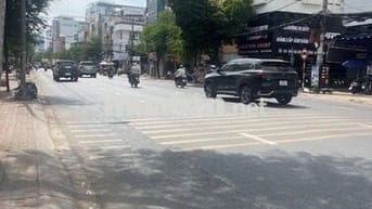 LÔ GỐC 2 MẶT HẺM Ô TÔ-GIÁP Q1,60M2,NGANG KHỦNG 4.9M,CHỈ 9T